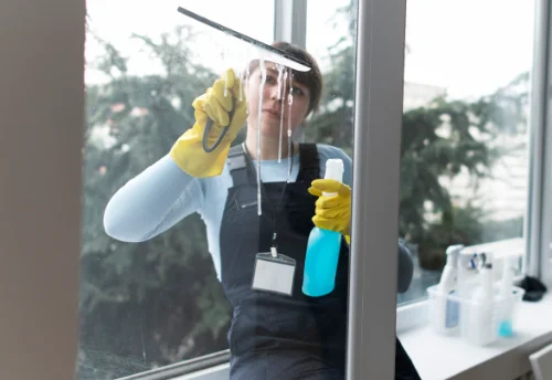 Nettoyage de vitres intérieures et extérieures à la Harengère